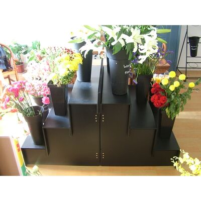 Flower Shop Display Stand Foldable Multi Layer PP Plastic Plant Rack 10mm Thick Waterproof Lightweight Durable Retail Floral Display Shelf for Garden Center Nursery Shop Use Custom Size Manufacturer