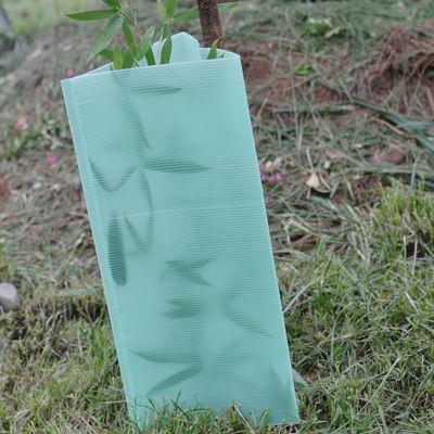 2mm คอร์ฟลูต Corrugated Tree Guards สามเหลี่ยมพลาสติกป้องกันลำต้นของต้นไม้
