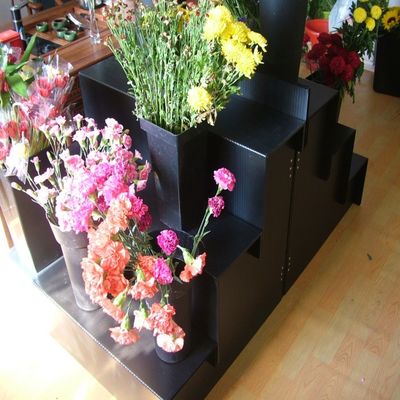 สี่เหลี่ยมผืนผ้า คอโรพลาสต์ Flower Shop Display Stand 3 ชั้นทนต่อสภาพอากาศ