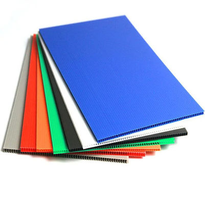 โพลีโปรพีเลน พลาสติกแผ่น corrugated ผสมผสมใหม่ น้ําหนักเบาตามต้องการ